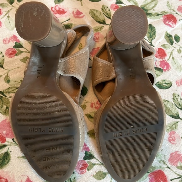 Anne Klein shoes. Size 9M. Beige with sparkles. - Picture 5 of 10